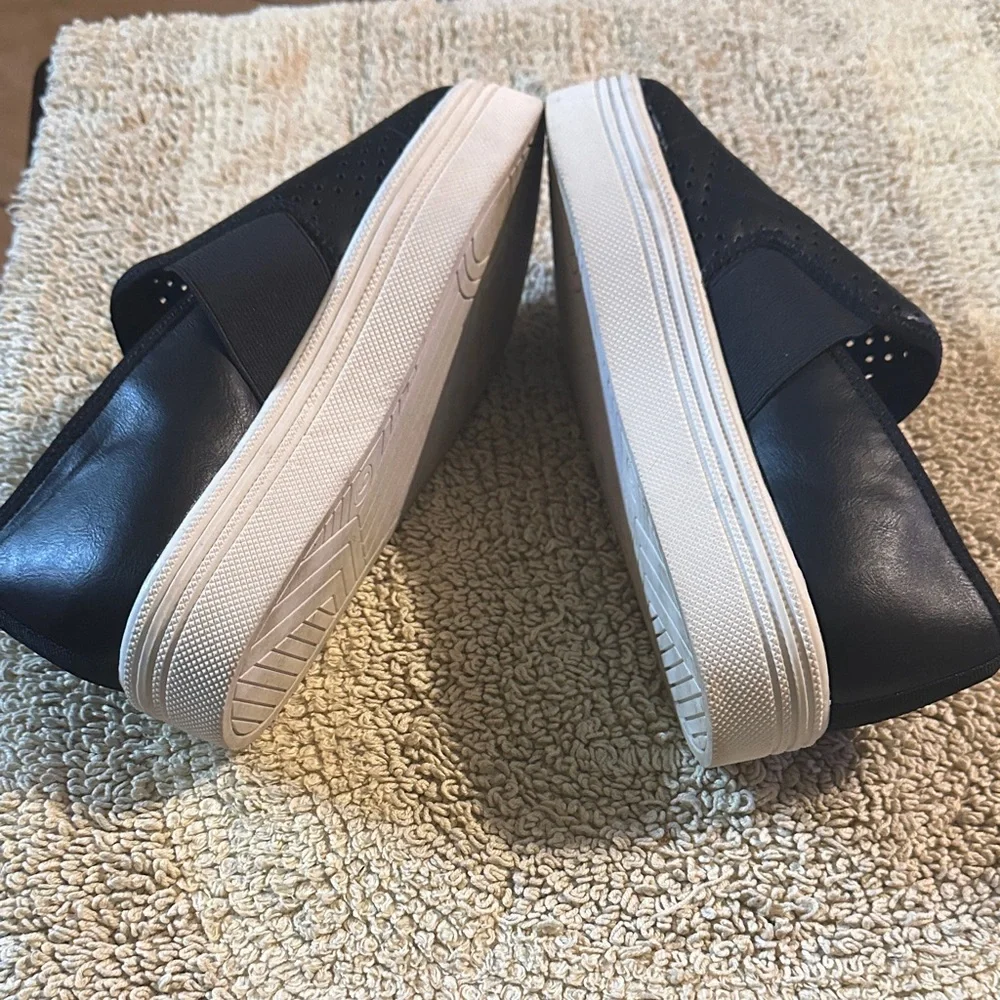 ELIZA Black Slip-On Platform Sneakers - Picture 11 of 12